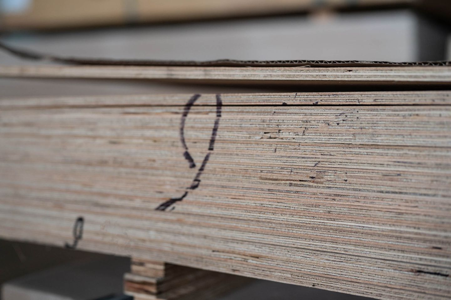 Фанера ФСФ 9мм 2440х1220 мм сорт 1/3 шлифованная хвойная влагостойкая  Лиственница